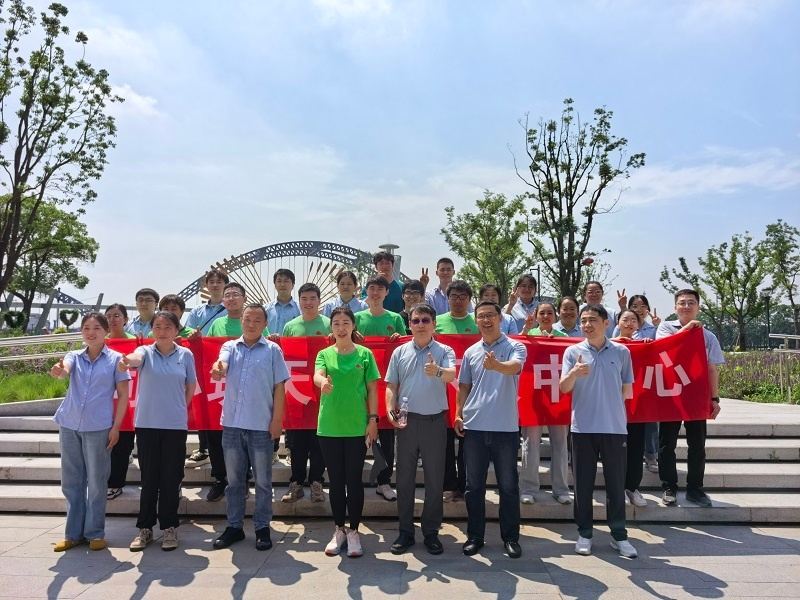 天惠超市举办2025年“同心筑天惠，不负中国心”青年员工团建活动