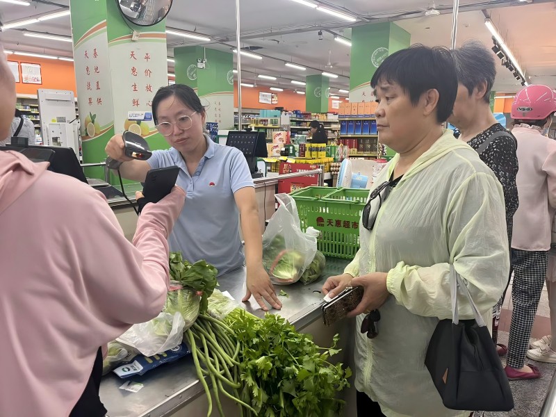 天惠超市天宝店：拾金不昧暖人心，美德传递共筑和谐社会